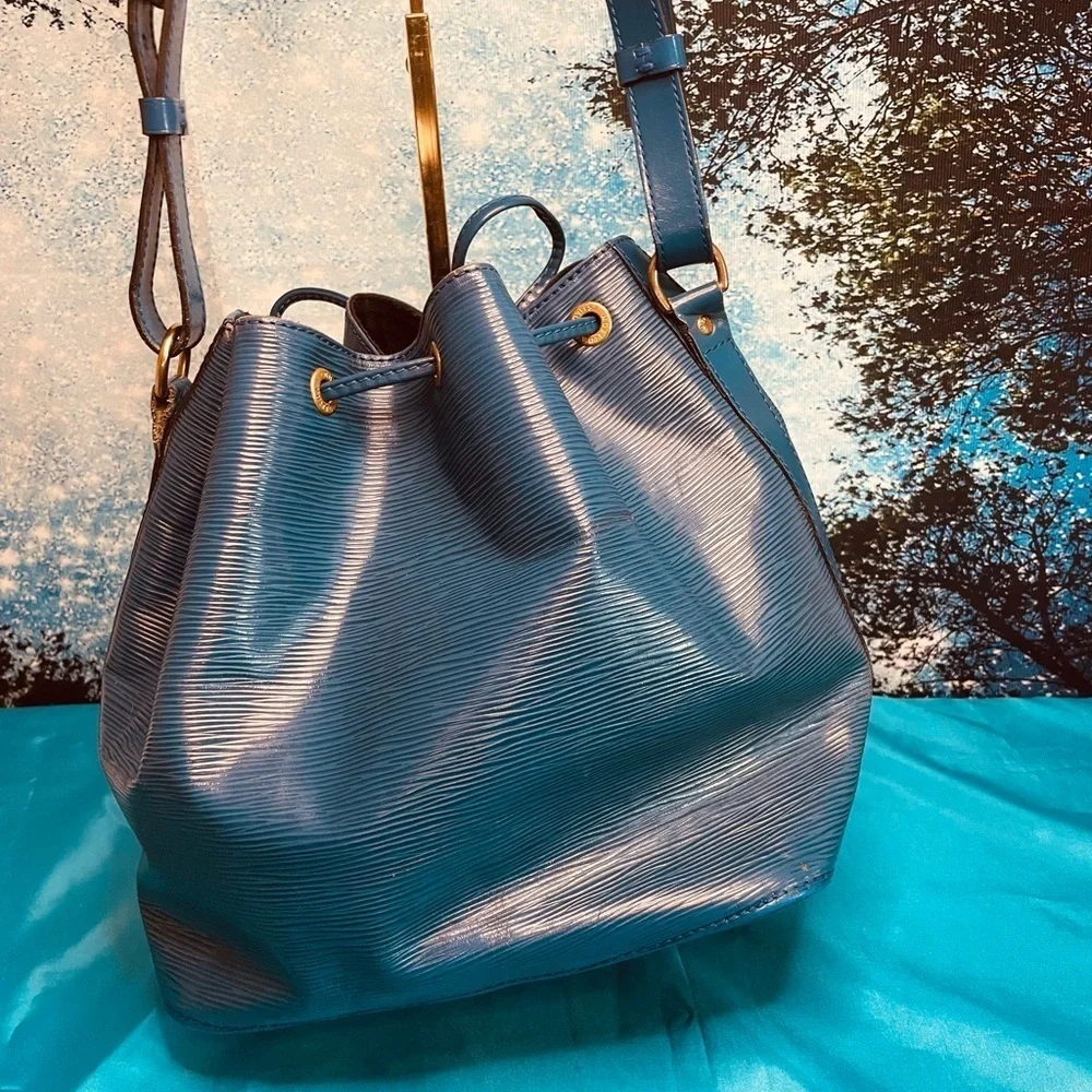 Louis Vuitton Blue Epi Petit Noe Leather Shoulder Bag Drawstring Close (lvb1)